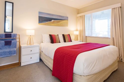 2a master bedroom to window